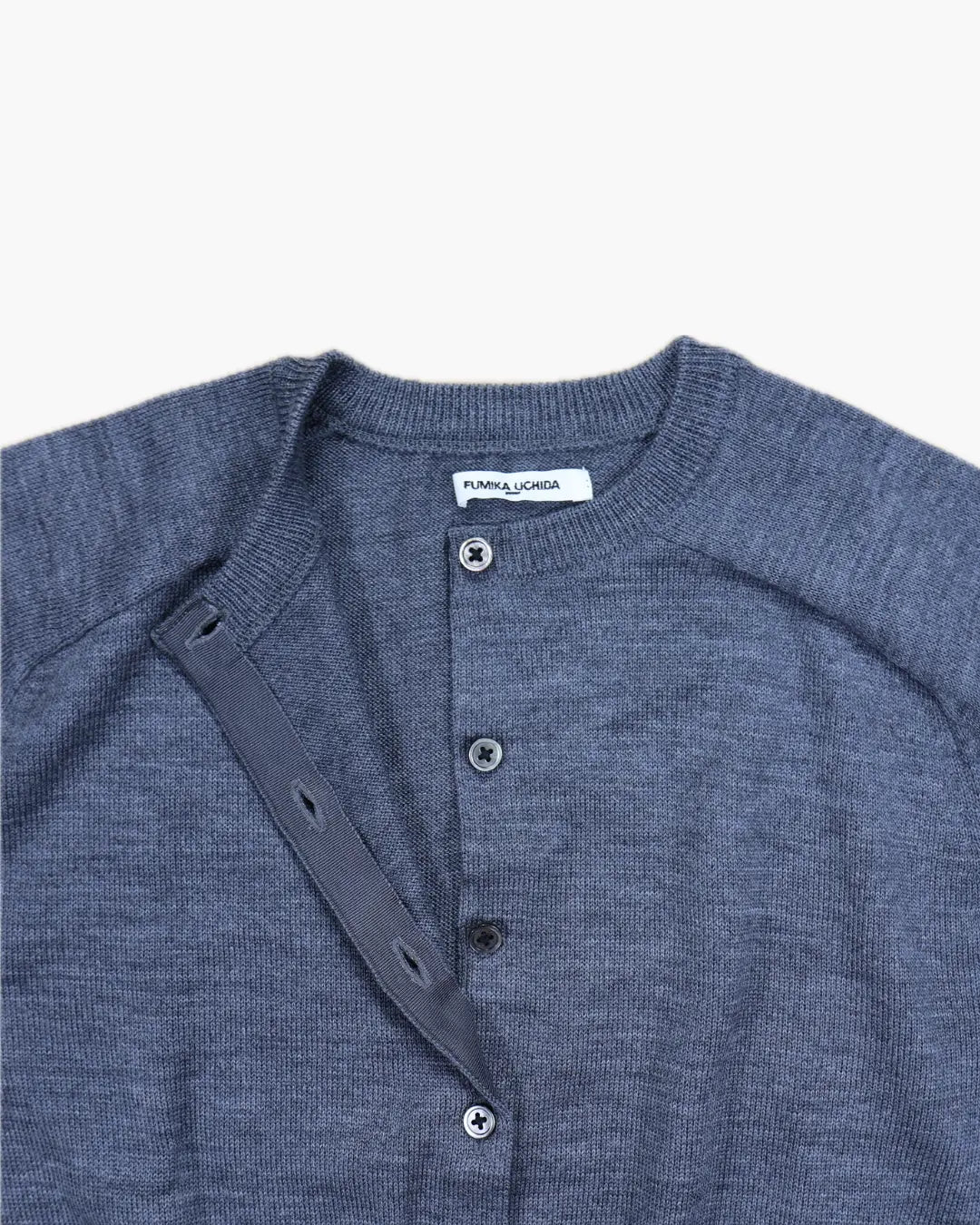 FUMIKA_UCHIDA / KNITTED CREW-NECK CARDIGAN / CHARCOAL GREY FUMIKA_UCHIDA 601 | オンラインストア