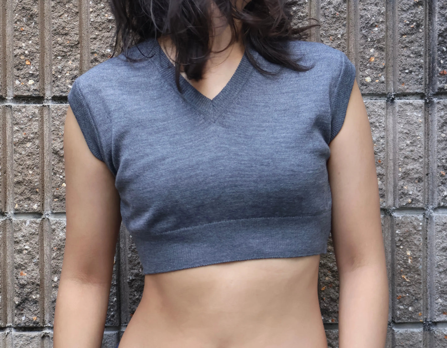 FUMIKA_UCHIDA / KNITTED V-NECK VEST / CHARCOAL GREY FUMIKA_UCHIDA 601 | オンラインストア