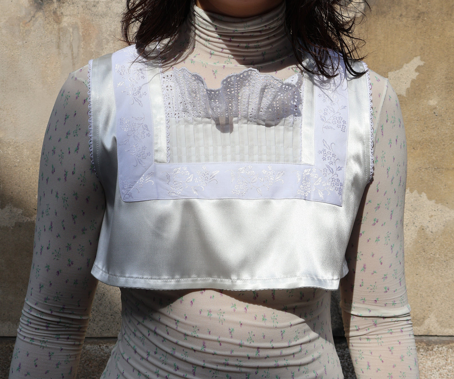 FUMIKA UCHIDA /STRETCH SATIN BIB TOP / WHITE