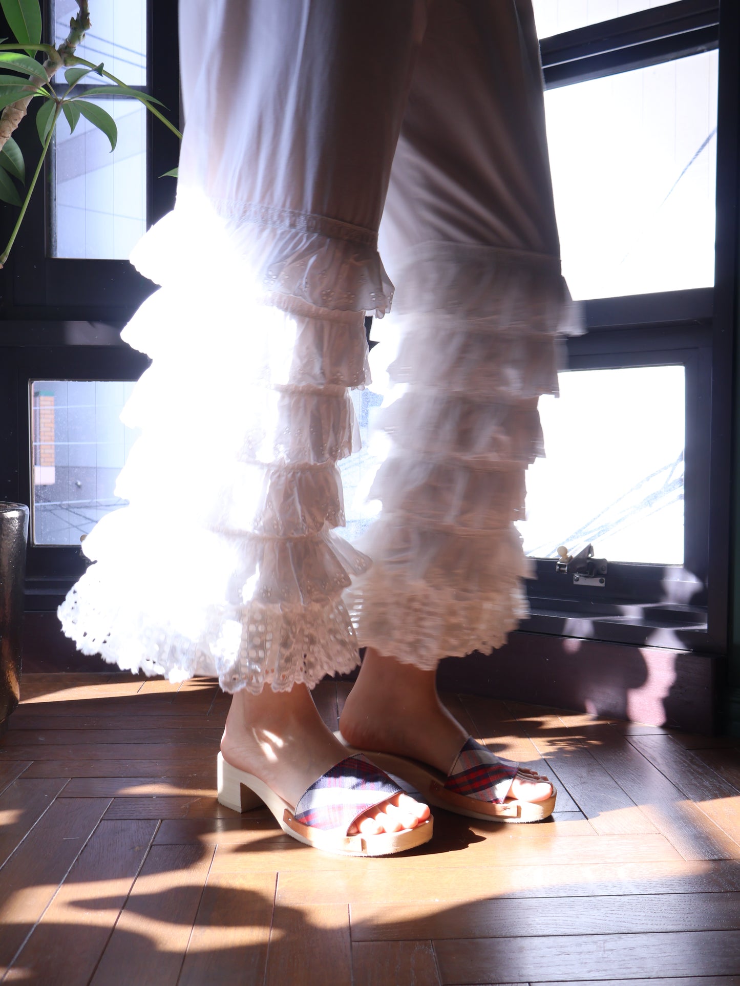 FUMIKA UCHIDA / LAWN TIERED PANTS / OFFWHITE